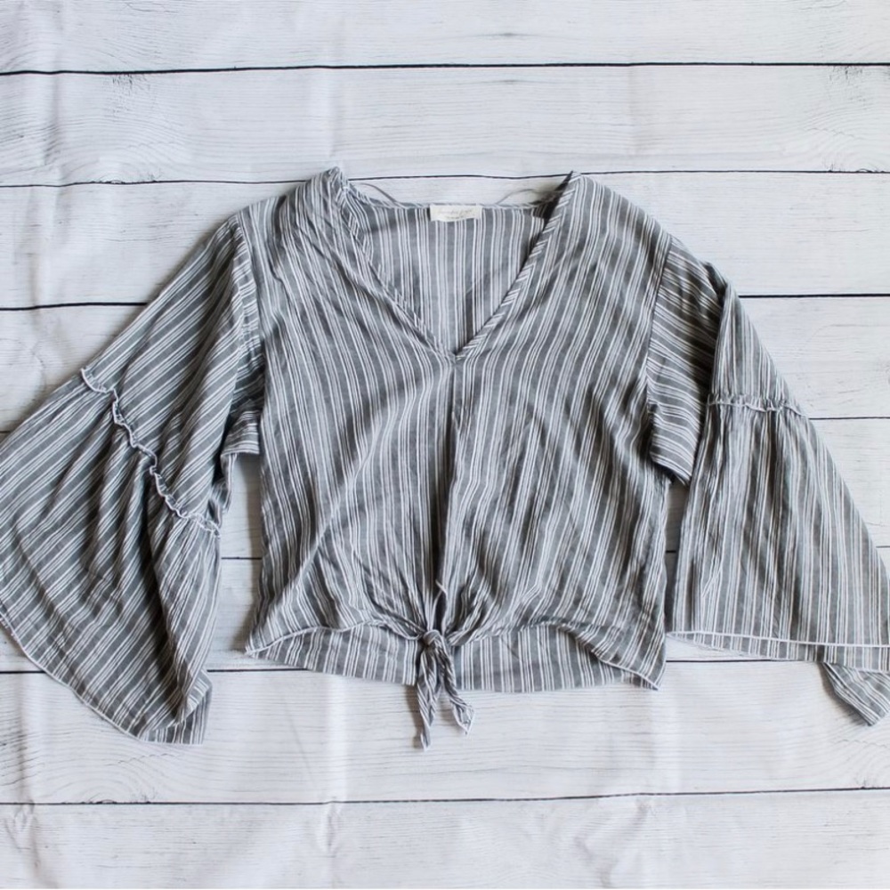 Striped puffy sleeve blouse